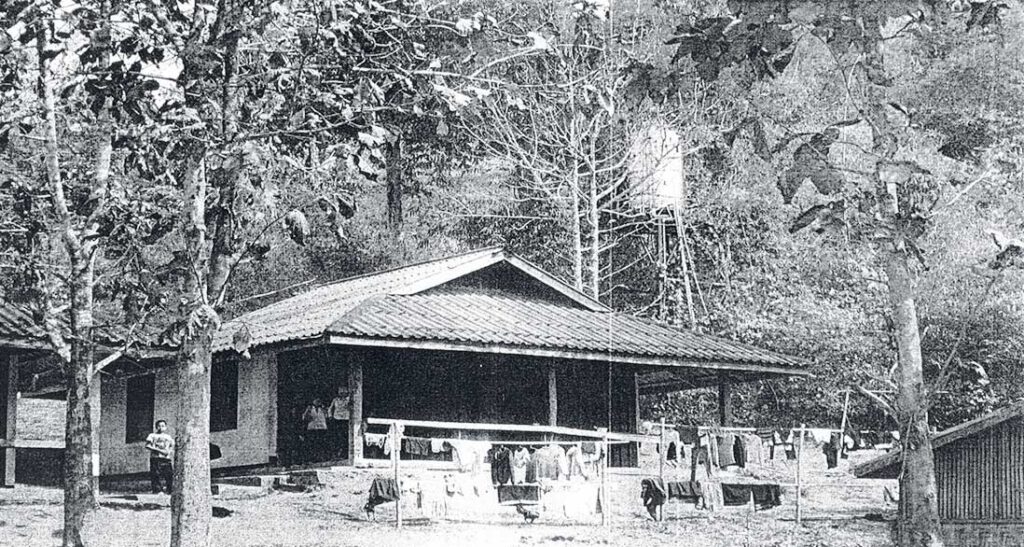 Schlafsaal Internatsschule Nam Gnou