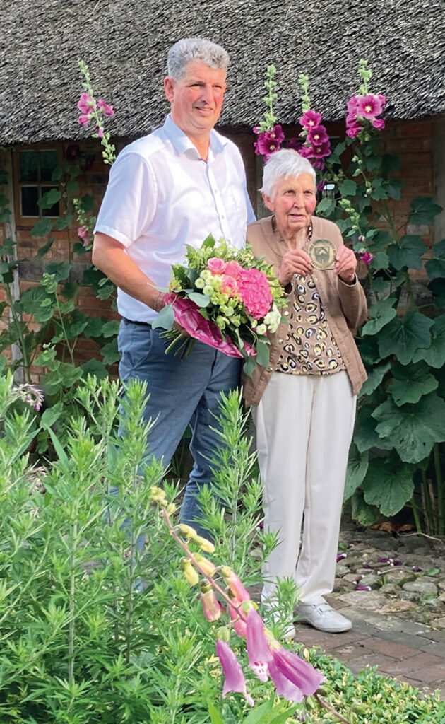Elly Winckelmann mit dem Ehrentaler ausgezeichnet