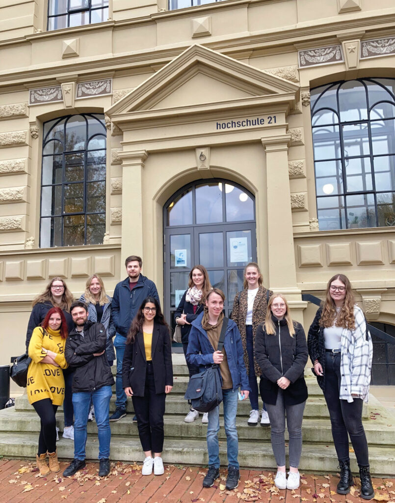 Das sind die neuen „Klimapioniere“ der Klimaschutzregion „Altes Land und Horneburg“ bei der  Auftaktveranstaltung in der Hochschule 21 am 20. Oktober 2021.  (Foto: © Klimaschutzmanagement „Altes Land und Horneburg“).
