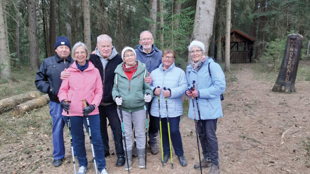 V: l: „Waldbuben“: Christian Wolf, Hans Schnelle, Rolf Gerdes „Walking Methusalems“: Silvia Wesselmann, Astrid Rehberg, Waltraut Zimmermann, Renate Sieben (Foto: Monika Pagel)