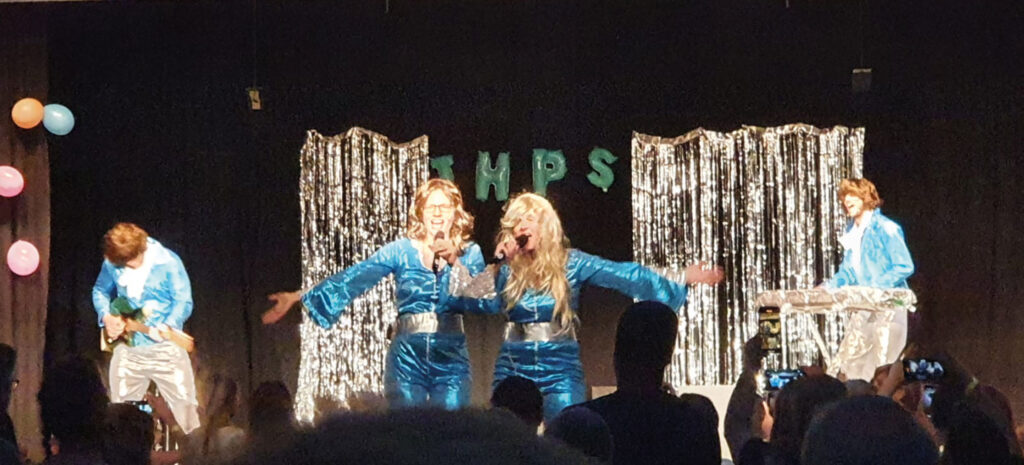 Sommershow an der OS