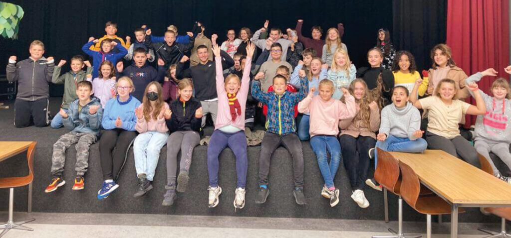 Strahlende Gesichter beim Schwimmprojekt